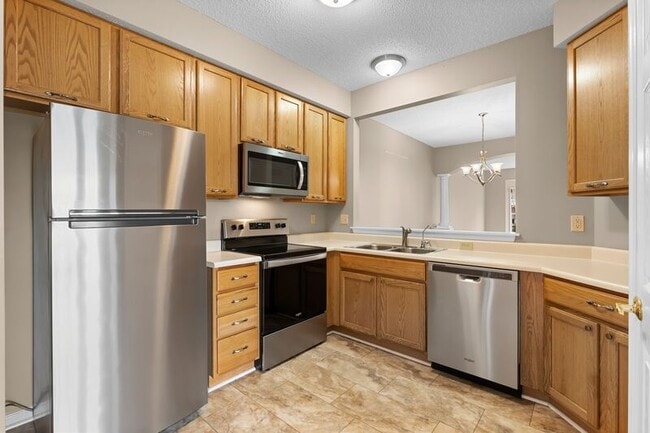Building Photo - 2201 Hawks Landing Dr