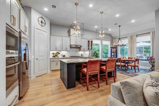 Building Photo - 327 N Turks Cap Trail