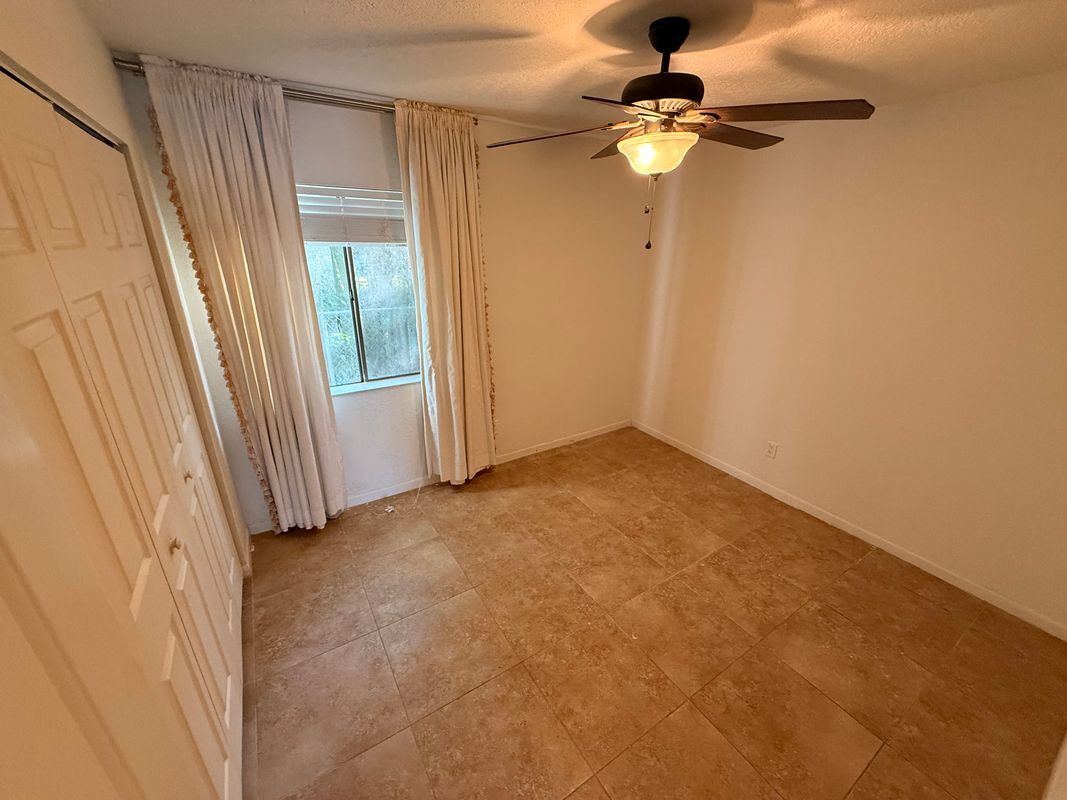 Building Photo - 4613 Bayshore Dr