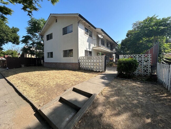 Primary Photo - 814 2nd St