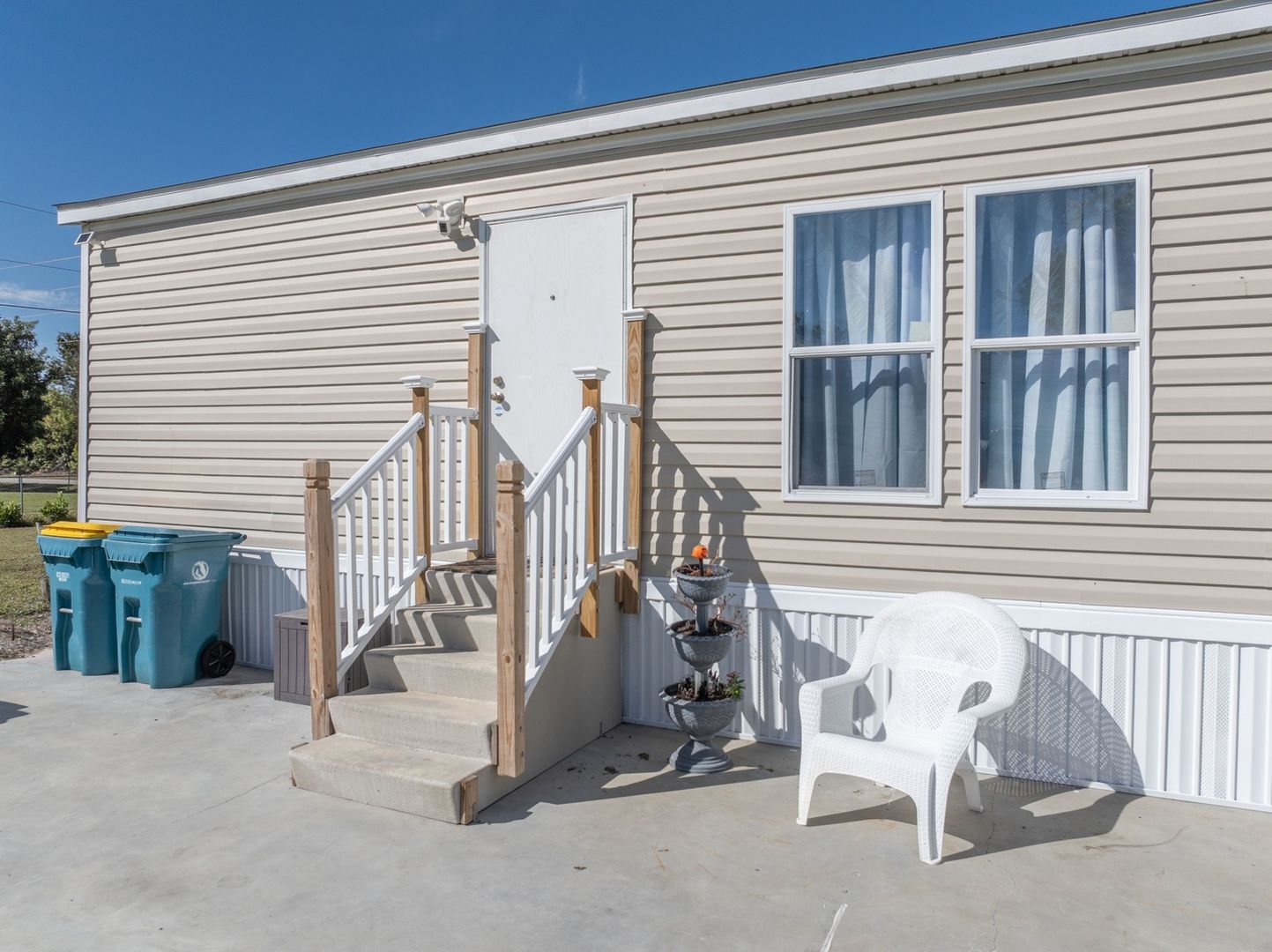 Building Photo - 27851 Roanoke Cir