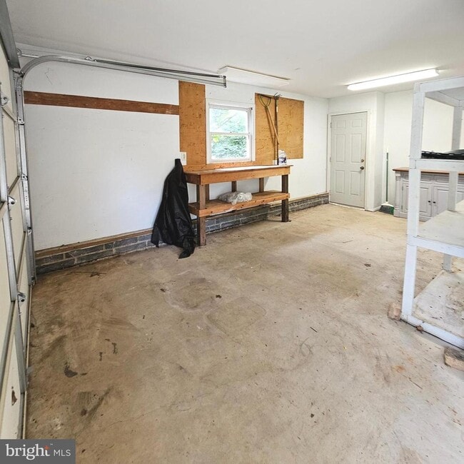 Building Photo - 6431 Overhill Rd