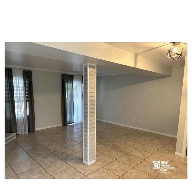 Building Photo - 1346 Riverwood Way
