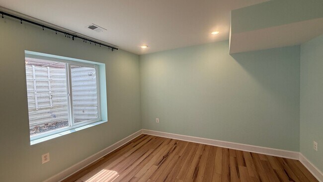 Building Photo - Craftsman-Style Home in Embrey Mill