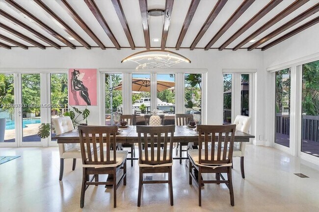 Building Photo - 800 SW 12th Ave