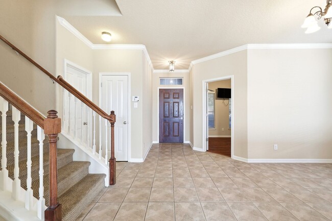 Building Photo - ***APPLICATION CURRENTLY UNDER REVIEW***Spacious Cul-de-sac home located close to Seaworld, Lackl...