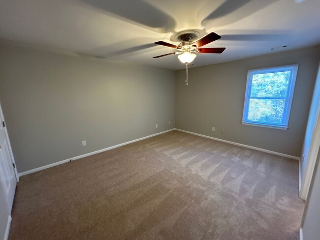 Building Photo - 2 Bed | 2.5 Bath Townhome in Raleigh with ...