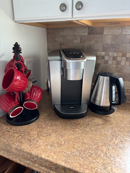 Building Photo - 402 Hillside Ave