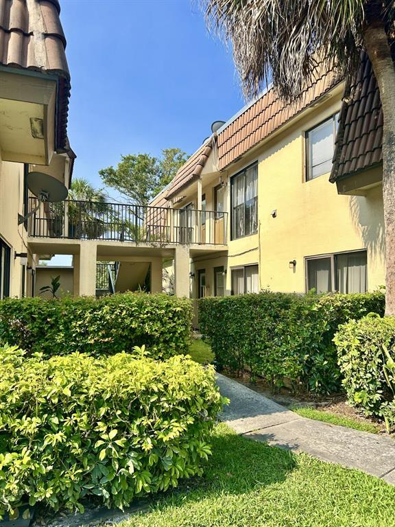 Building Photo - 11606 Royal Palm Blvd