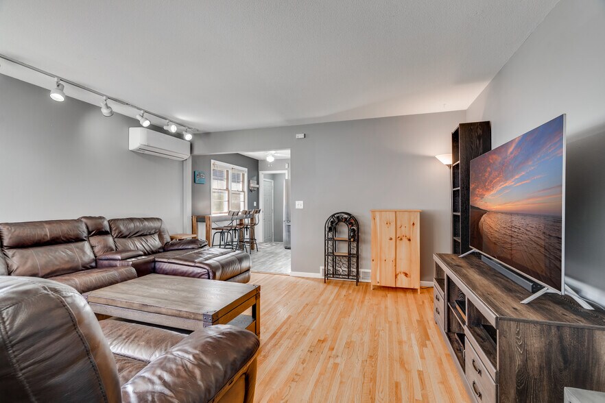 Living Room - 5314 Hiawatha Ln