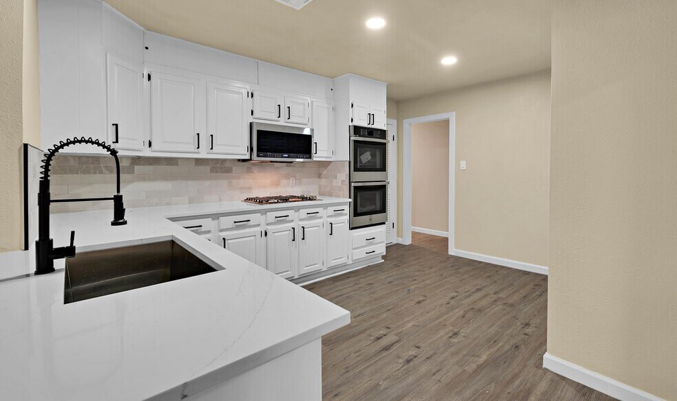 Building Photo - 3225 Edmond Ave