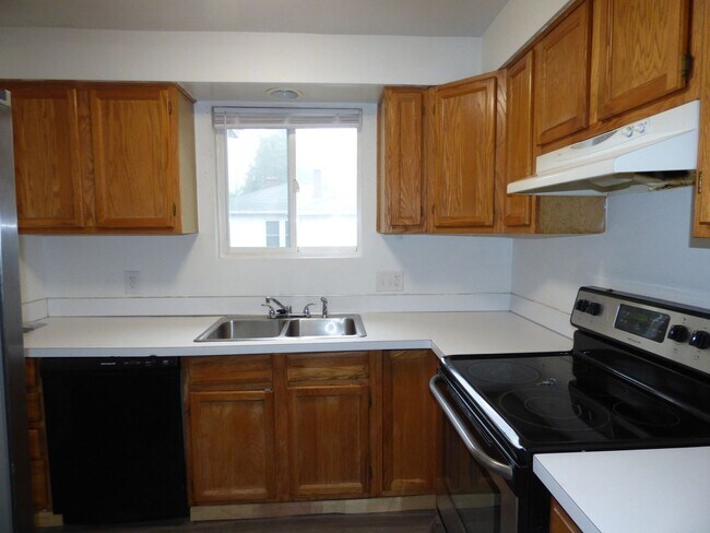 Building Photo - 4772/4776/4782 Sunnyview Rd NE Salem, OR 97305