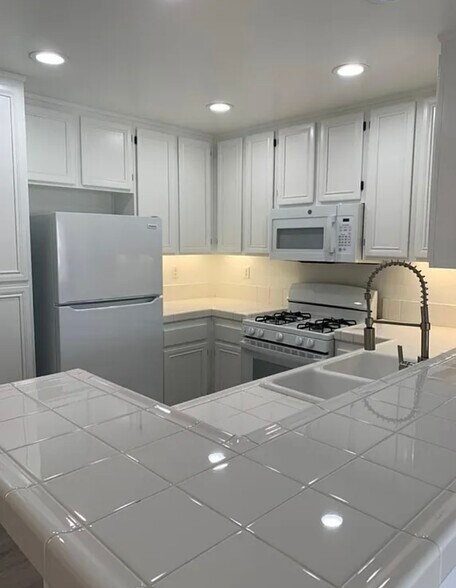Building Photo - 1460 Rancho Rose Way