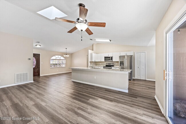 Building Photo - 6080 Chapman St