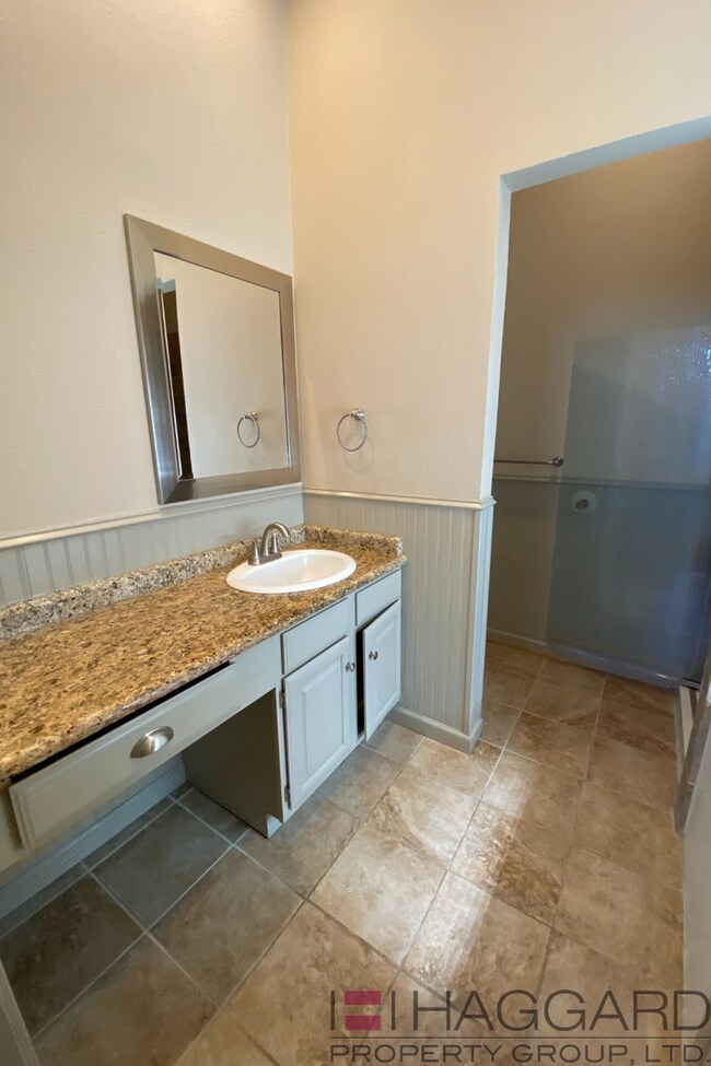 Building Photo - Renovated Frisco Home 3/2/2 in a Quiet Nei...