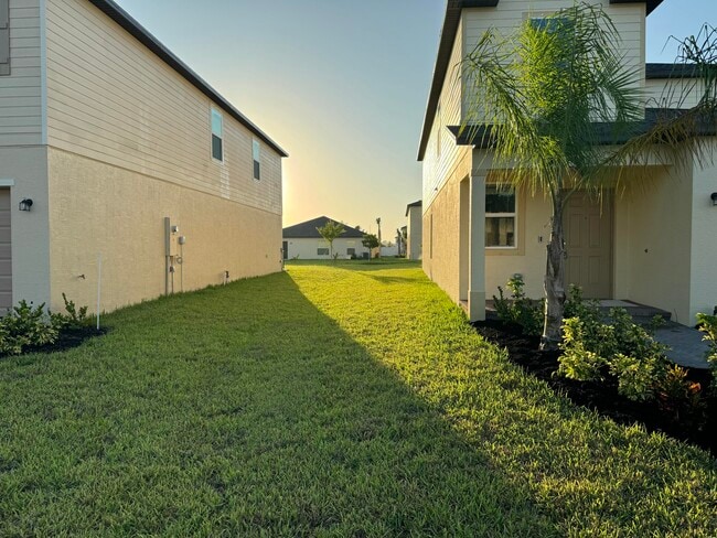 Building Photo - 673 Carlyle Way