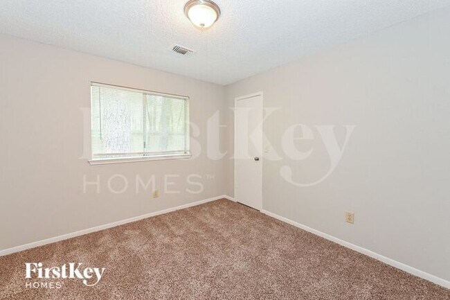 Building Photo - 50 Rockridge Dr