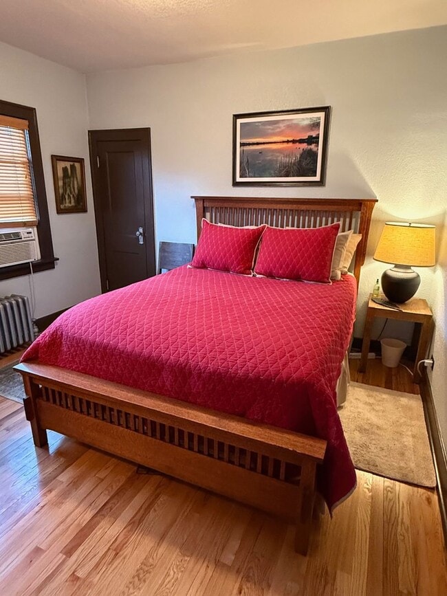 Building Photo - LOCATION LOCATION! This stunning remodeled bungalow has 4-beds and 2-baths w/ an office and is lo...