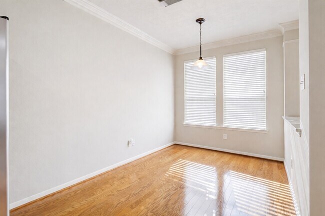 Building Photo - 5339 Brookway Dr