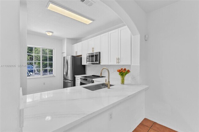 Building Photo - 15750 SW 92nd Ave