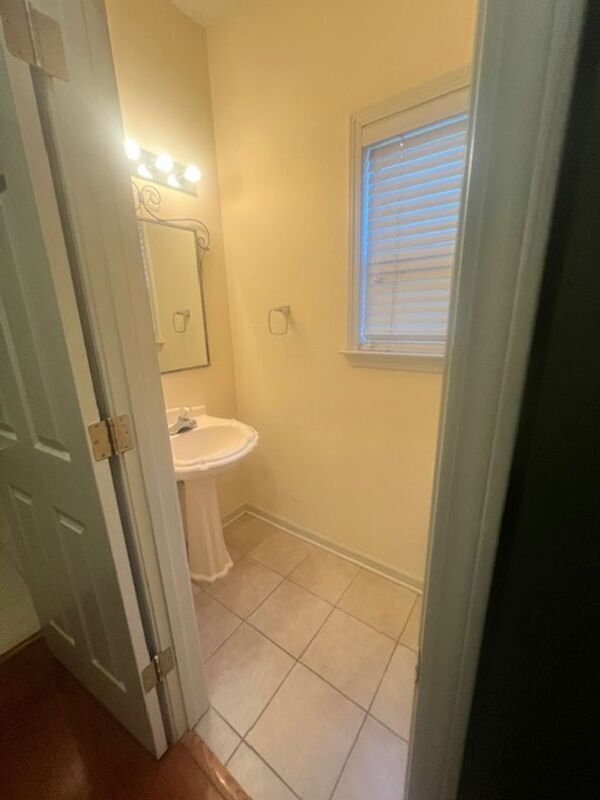 Building Photo - 1015 River Isle Cove