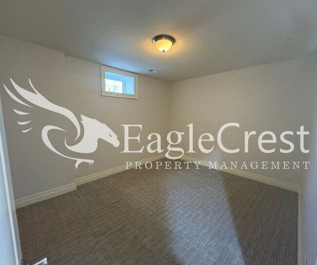 Building Photo - Beautiful Five Bedroom Home with Acreage