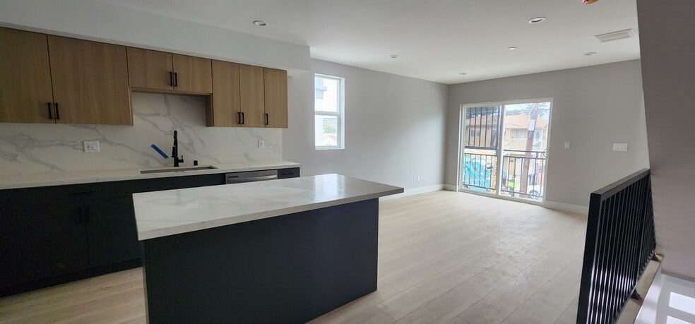 Building Photo - 5729 Klump Ave