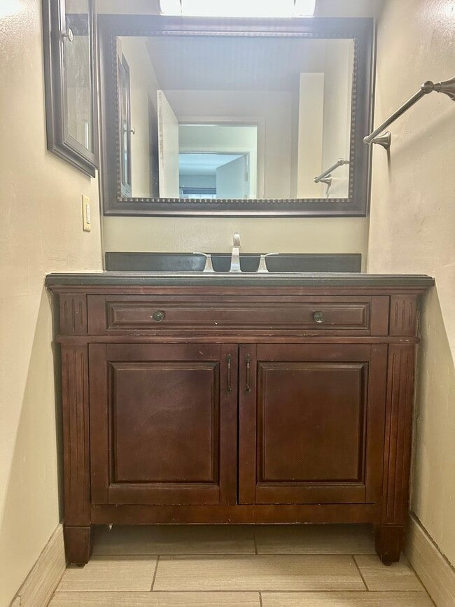 Building Photo - Open-Concept 3BR Condo with Finished Basement in Canton