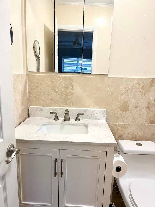 Building Photo - 2631 SW 4th St