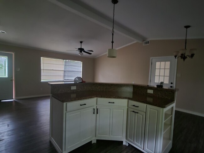 Building Photo - 10556 Rolling Pines Dr