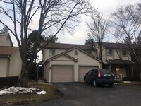 Building Photo - 330 E Forest Knoll Dr