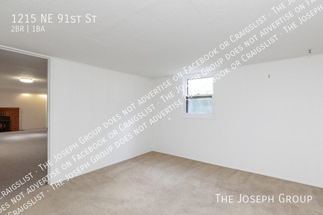 Building Photo - 1215 NE 91st St