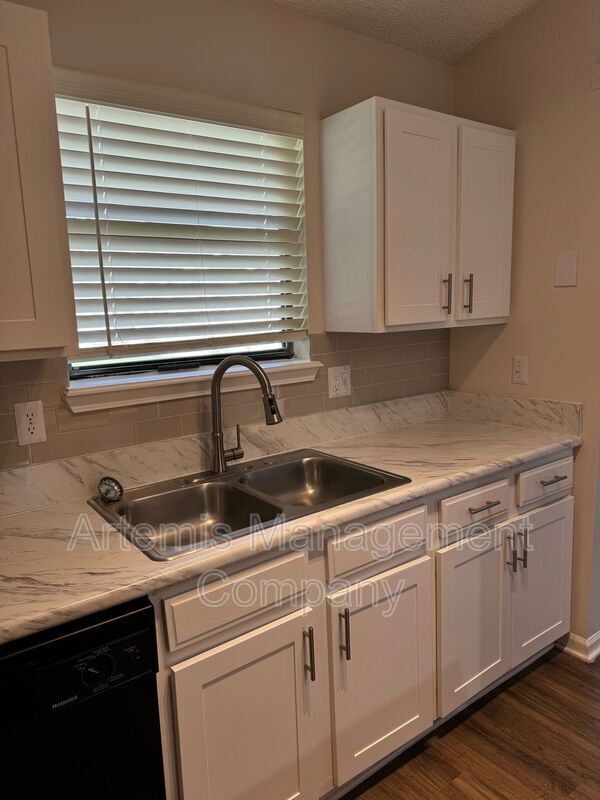 Building Photo - 1278 Montecello Dr