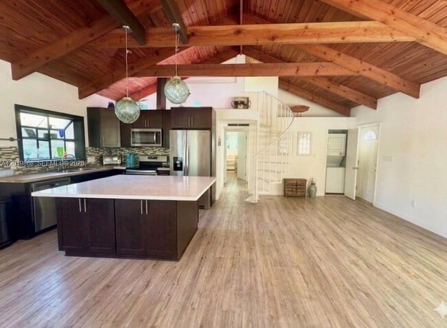 Building Photo - 130 Gumbo Limbo Dr