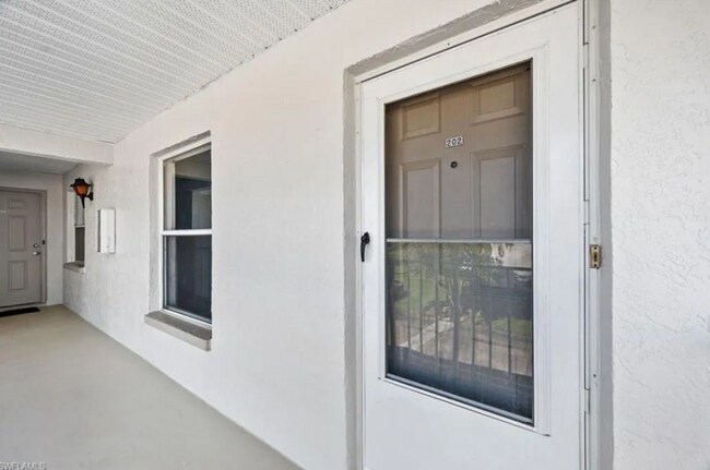 Building Photo - Charming 2 Bed 2 Bath Condo in Naples COMING SOON