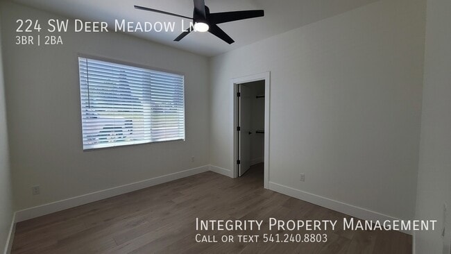 Building Photo - 224 Meadow Ln