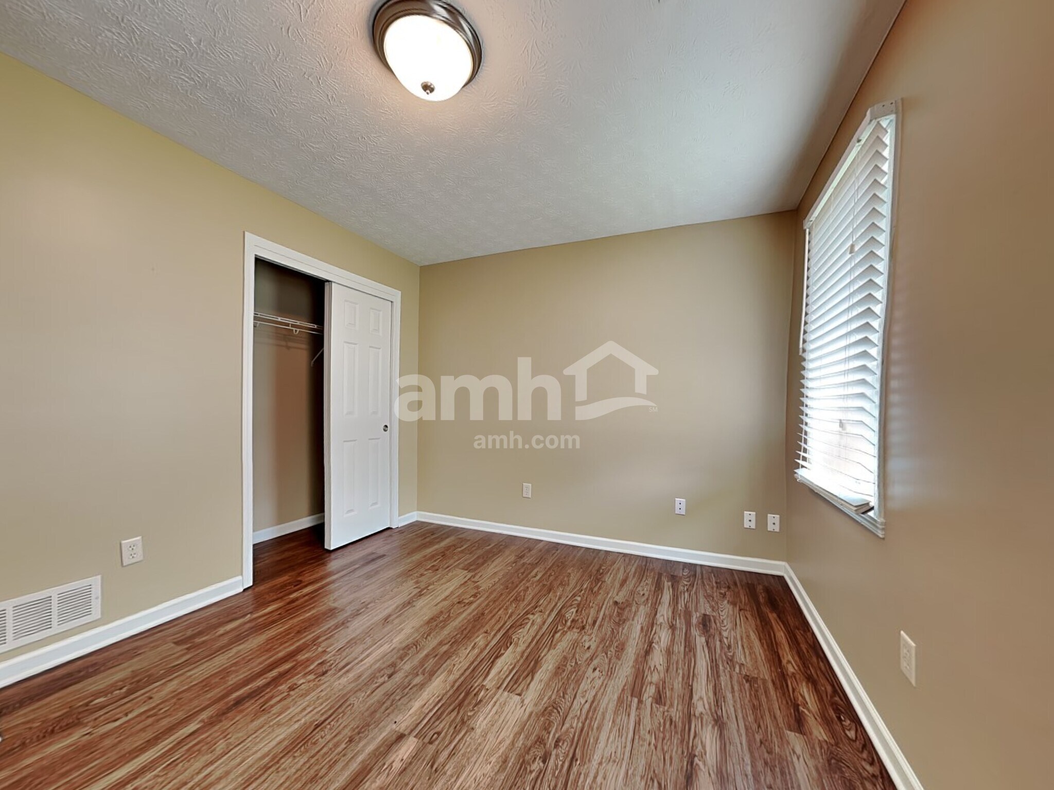 Building Photo - 160 Concord Farm Rd