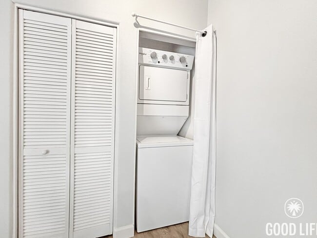 Building Photo - Stylish 1BD/1BA Condo in Cortez Hill with Balcony, In-Unit W/D & Pool Views