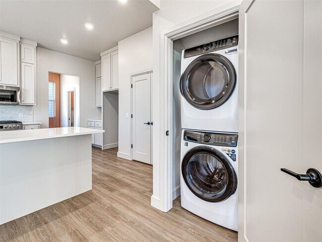 Building Photo - 29596 Memory Ln