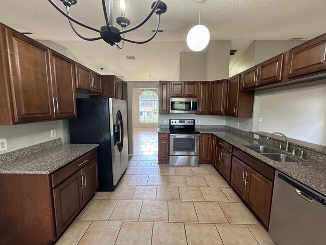 Building Photo - LOVELY 4 bd/2 ba Home in Oviedo!!