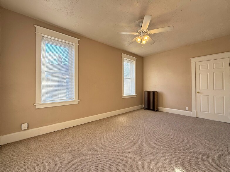 Building Photo - 1324 McCausland Ave