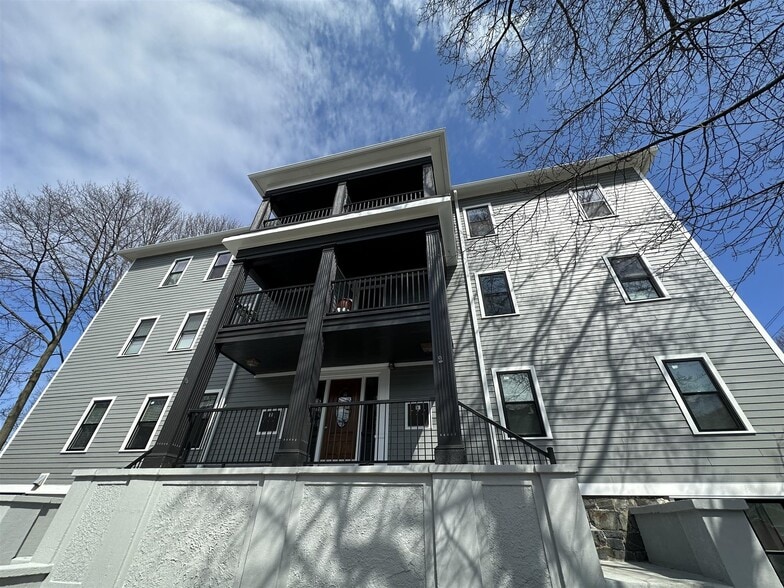 Building Photo - 71 Woods Ave