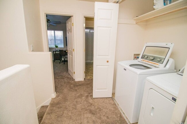 Building Photo - 592 Sunflower Rd