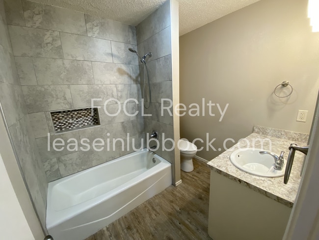 Building Photo - Updated and cozy 3/2/2