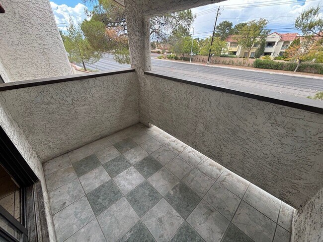 Building Photo - 2 Br/2 Ba. Condo on 2nd fl.