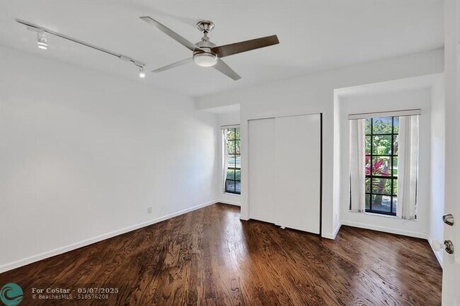 Building Photo - 2622 NW 49th St