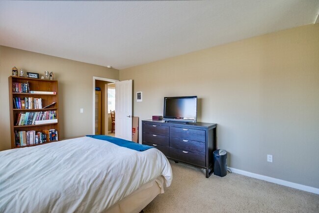 Building Photo - 6750 Beadnell Way