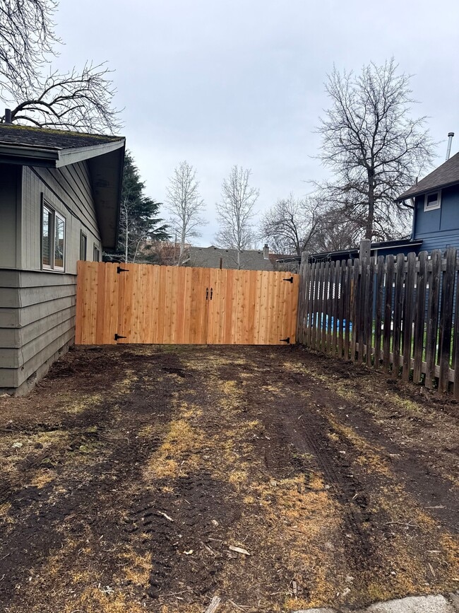 Building Photo - 200 Oregon Terrace