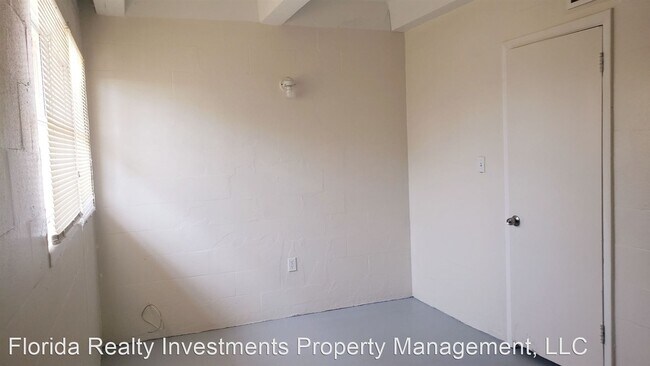 Building Photo - 827 E University Blvd