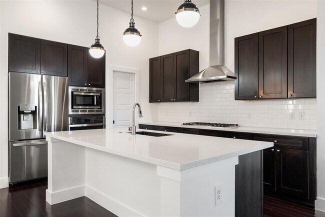 Building Photo - 1303 Azie Morton Rd